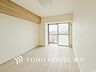 寝室：一日の疲れをいやしてくれる寝室。時を忘れて過ごす場所として過ごせるお部屋。