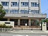 周辺：川崎市立南加瀬小学校　400m　徒歩5分。小学校が近いのは子育てファミリーにもおすすめのポイントです。 