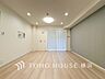 寝室：一日の疲れをいやしてくれる寝室。時を忘れて過ごす場所として過ごせるお部屋。