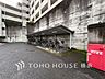その他：屋根付きの駐輪スペースは、雨風から大事な愛車を守ってくれます。