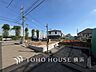 外観：街と住まいが心地よい暮らしを演出します。（2026年10月撮影）