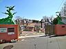 周辺：まきが原幼稚園　800m　広々した園庭と楽しく遊べる遊具が充実。子供達には嬉しいですね。しつけ教育に力を入れています。 