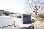 西陵中学校まで2100m、西陵中学校まで2100m(徒歩約27分)