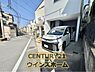 駐車場：敷地内に設置されたビルトインガレージ！スペースは広く設けられているので、車庫内での車のドアの開け閉めも可能です！出入りもしやすくお出かけの際もストレスフリーです！