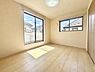 子供部屋：子ども部屋にも最適！2面採光の明るい室内！各部屋がご家族それぞれの心地よい時間が過ごせるような空間設計になっています！