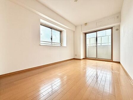 2面採光でたっぷり広々としていて明るいお部屋です!7.1帖の広さです!