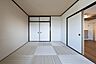 和室：リビングの隣室は素敵な和室を。畳部屋があると落ち着けますね。
