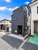 その他：角度を変えて見ることで、建物の奥行きや外壁デザインがより際立つ一枚。落ち着いた住宅街に馴染む洗練された外観で、新築ならではの清潔感と上質さを感じられます。