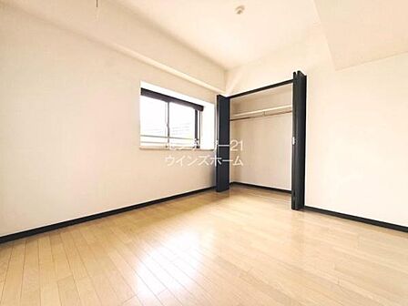 全居室6帖以上のゆとりある間取り仕様です!洋室は2面採光なので明るい陽光が差し込み心地よい風が通り抜けます。