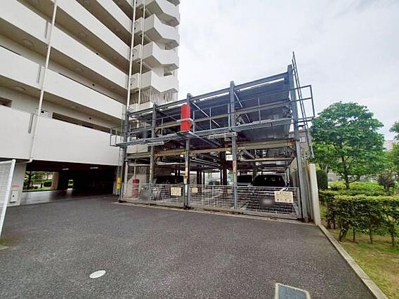 敷地内駐車場で...