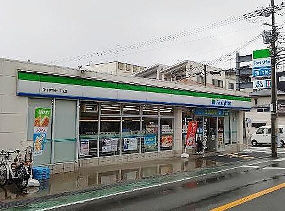 ファミリーマー...