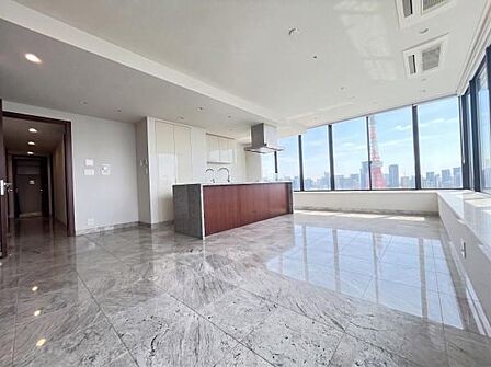 角部屋によりたくさんの採光を照らしてくれ、また贅沢な夜景が居住者を楽しませてくれる。調理しながら、食事しながら寛ぎながら日常的に東京タワー、富士山、東京湾を眺めることができる贅沢な空間です。