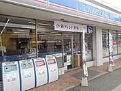 ローソン高鷲駅前通店まで906m