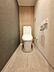 トイレ：【トイレ】温水洗浄便座付き。快適にお使いいただける清潔感のあるトイレです。