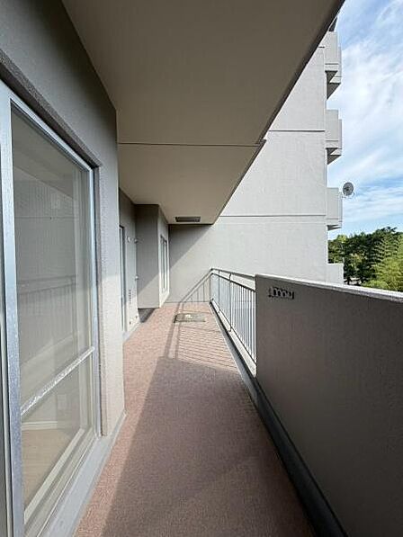 【バルコニー】南西向きバルコニーで陽当たり良好です！