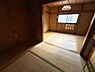 和室：【和室】約6帖と約3帖の過ごしやすい広さの和室です。