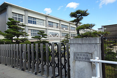 枚方市立春日小学校まで1378m