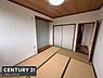 和室：2026年8月にクロスと畳表交換しましたバルコニーに面した6帖の和室2面採光で日当り通風良好
