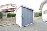 その他：スチール製の物置が付いています