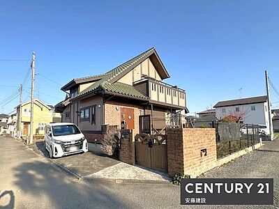 外観：敷地約95坪、採光豊かで開放感あふれる北西角地！家庭菜園やガーデニングを楽しめる広々とした庭付き