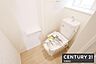 トイレ：【　トイレ　/　toilet　】明るく清潔的なウォシュレット付きトイレ