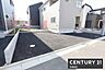 駐車場：【　駐車場　/　parking　】並列2台可能な駐車スペースご夫婦それぞれのお車をお家の前に停めることができます