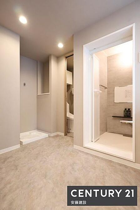 【 洗面所 / Washroom 】清潔感溢れる洗面所は、家族みんなが快適に使えるよう配慮された空間バタバタしがちな朝の時間も、ゆとりをもって過ごせます!