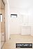 洗面：【　洗面所　/　Washroom　】清潔感溢れる洗面所は、家族みんなが快適に使えるよう配慮された空間バタバタしがちな朝の時間も、ゆとりをもって過ごせます！