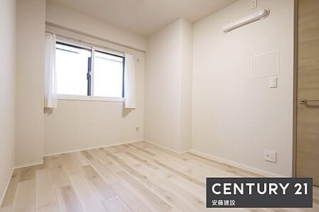 【 子供部屋 / 5.6帖 】お好きな家具を自由にレイアウトできる広さの洋室お子様にもちょうどいいサイズのお部屋です!