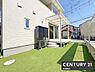 その他：【　庭　/　Garden　】物置や遊び場にも活用できるゆとりある広さのお庭ウッドデッキ付きで、読書や子どもの遊び場としても活躍します！