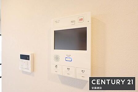 【 TVモニター付きインターホン 】来訪者の顔を確認してから応対できるため、お子様だけのお留守番時も安心!