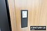 室内：【　玄関電子キー　】ワンタッチで施開錠可能なスマートキー搭載！買い物帰りや雨の日、子どもと手が離せないときでもすぐに施錠できてうれしい機能