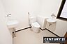 トイレ：【　トイレ　/　toilet　】車いすの移動や介助もスムーズに行える広さを確保したトイレスペース手洗い器と多目的シンクを備えた機能的な設計