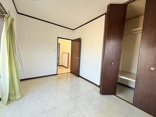 室内 八王子市石川町1411-2