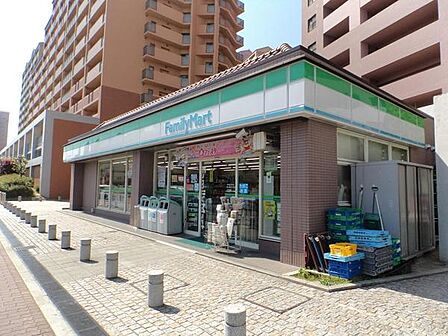 ファミリーマート泉大津東港町店まで270m