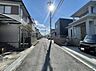 その他：前面道路がしっかりと整備されておりすっきりとした印象です。周囲には同じような戸建住宅が立ち並び落ち着いた雰囲気が広がっています。幅員もありお車の出し入れもスムーズに行えます。日当たりも良好です。