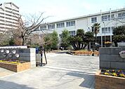 貝塚市立第一中学校まで2500m