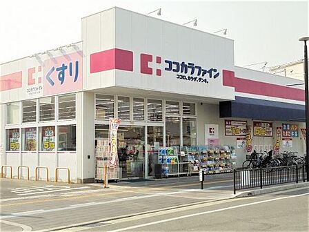 ココカラファイン鳳南店まで290m