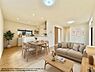 リビング/ダイニング：【16帖】※家具・インテリアはCGによるイメージです。実際の室内にはございませんが、生活のイメージを感じていただけるよう演出しています。