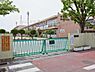 周辺：新里小学校まで850m、新里小学校850m(徒歩11分）