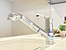 キッチン：浄水器一体型水栓を採用。いつでもおいしい水を手軽に使うことができ、料理や飲み水など毎日の暮らしを快適にサポートします。