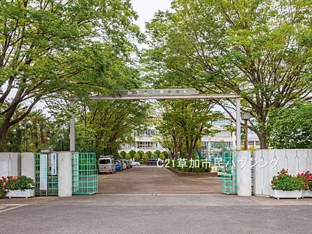 谷塚中学校まで1800m、谷塚中学校1800m(徒歩23分)
