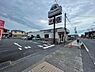 周辺：くら寿司　草加谷塚店まで290m、くら寿司　草加谷塚店290m(徒歩4分）