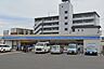 周辺：ローソン　草加谷塚仲町店まで300m、ローソン　草加谷塚仲町店300m(徒歩4分）