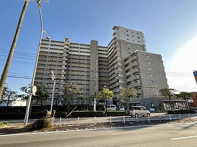 外観：全室平置き駐車場で、ストレスフリー♪