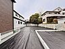 外観：建築条件なしの敷地。弊社グループ「白馬建設」にて建物プランをご提案できます。実際の陽当たりやサイズ感を現地でお確かめください。  