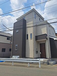 外観：建物が完成しましたので室内のご見学予約スタート。当日のご見学予約も大歓迎です。お気軽にご連絡ください。エステート白馬国分寺店は火曜水曜も営業しております。 
