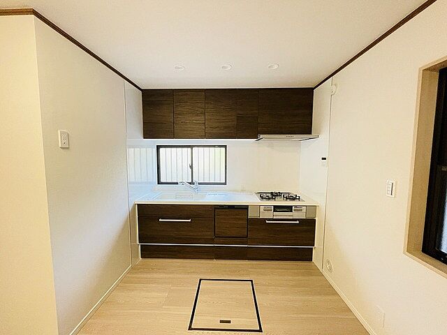 リビング/ダイニング 府中市本町2丁目