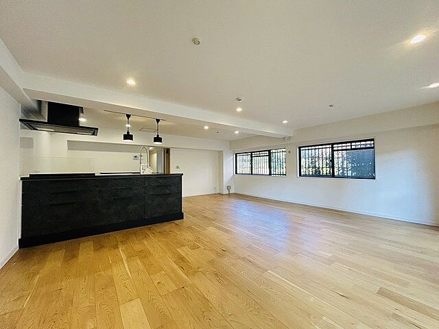 リビング/ダイニング カーサ三鷹 1階/-