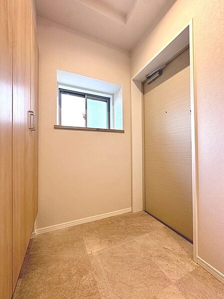 実際に室内をご見学頂くと生活のイメージが広がります。家具を置いたイメージや窓からの景色など、現地で体感ください。 